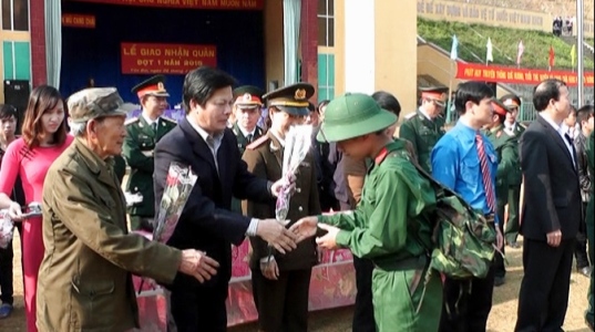 http://yenbai.gov.vn/ImagerOld/vi/PublishingImages/nguyenhien/2015/CTV/Tang%20hoa%20tan%20binh%20MCC.jpg